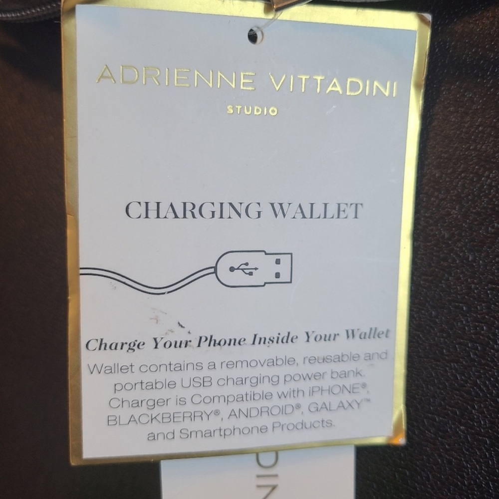 COPY - Adrienne Vittadini Studio  Cross body with charging pack - Picture 15 of 16